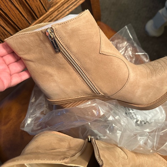 Jessica Simpson Beige Ankle Booties - Picture 3 of 7